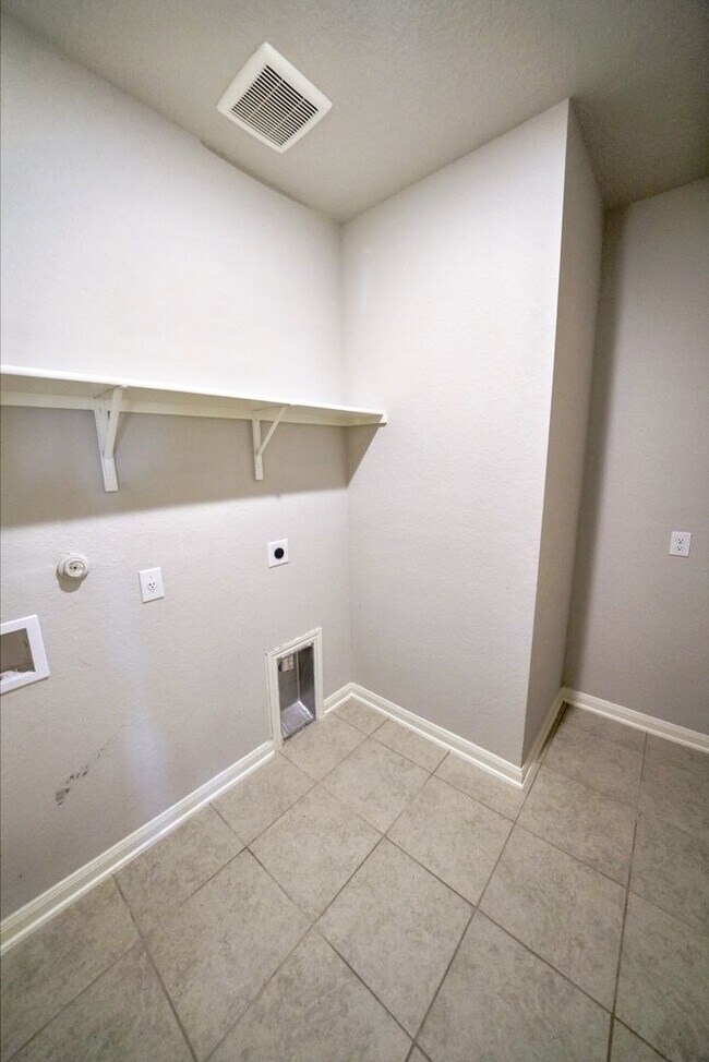 Building Photo - Gorgeous 4-Bedroom Home in Westpointe East...