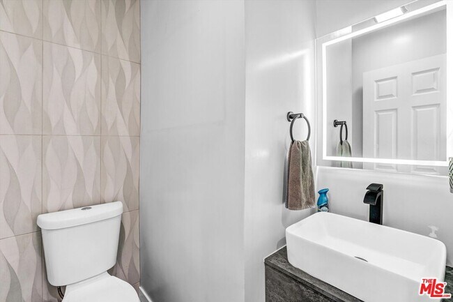 Building Photo - 4255 Raynol St