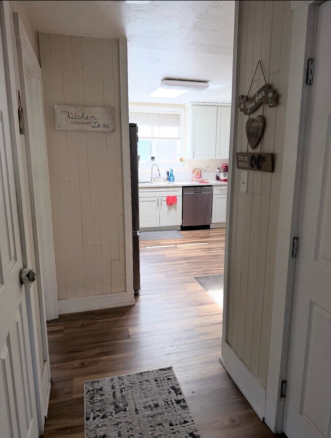 Building Photo - 1244 La Barr Mdws Rd