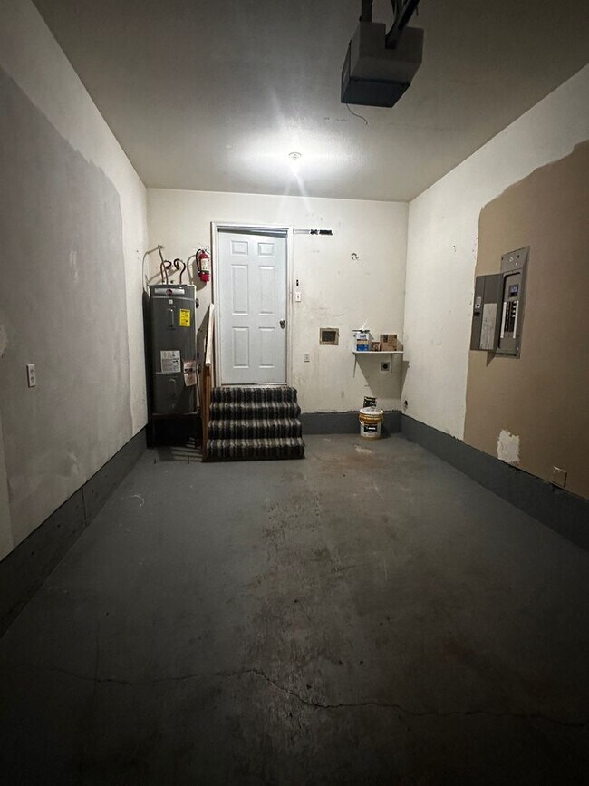 Building Photo - *Move In Special, Half off Rent! (See ad for details)*3 Bedroom Home!