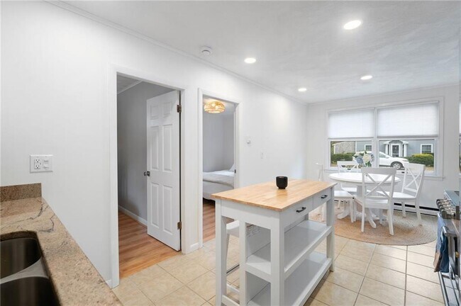 Building Photo - 63 Buoy St