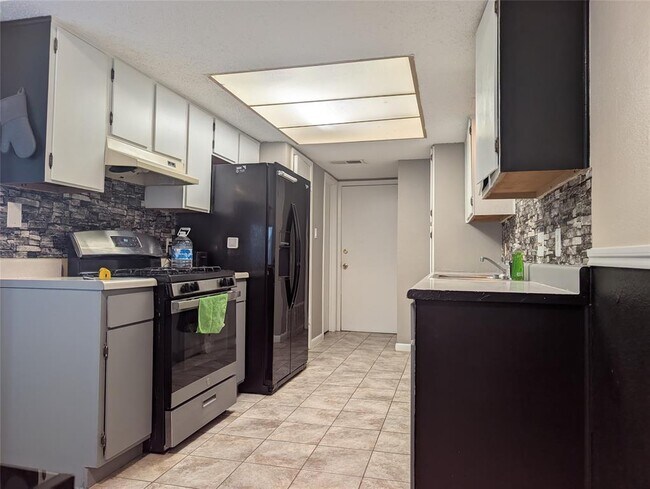 Building Photo - 1201 Doreen Ct