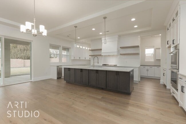 Building Photo - Washington Fields 4 bed | 3 1/2 bath | 3 c...