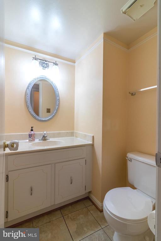 Building Photo - 4796 Gainsborough Dr