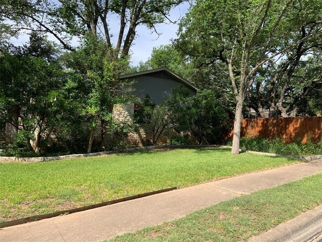 Building Photo - 4610 White Elm Dr