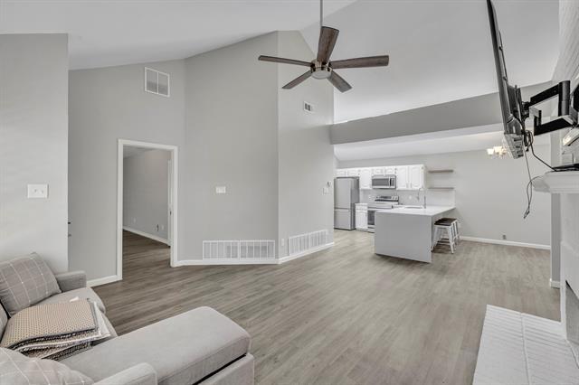 Building Photo - 2422 Libra Dr