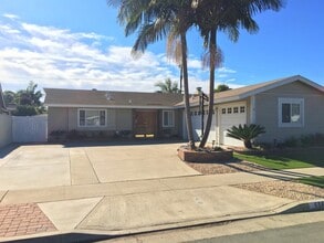 Building Photo - Amazing Single Family Home Located in desirable Huntington Beach!