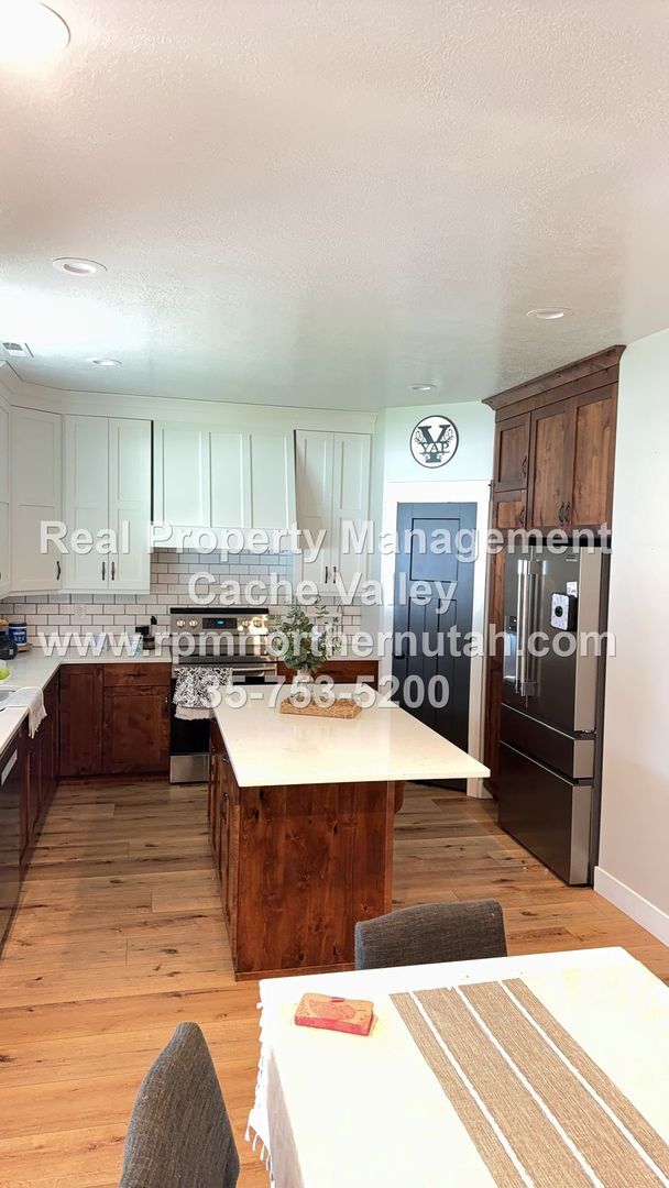 Building Photo - Stunning 5 bedroom home with office in Nibley! Available beginning of August!