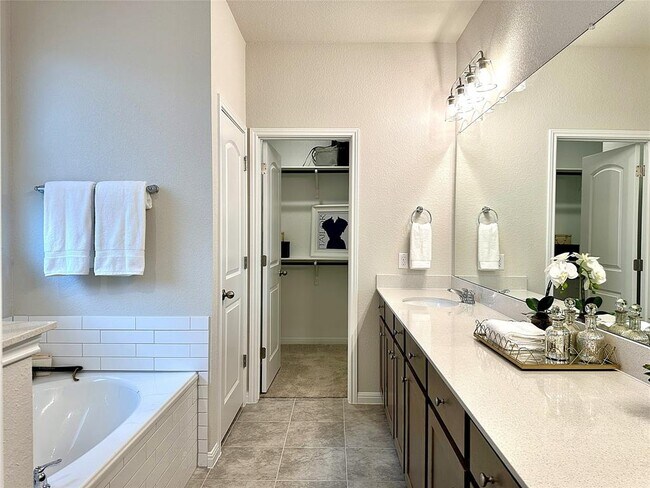 Building Photo - 101 Rita Blanca Bnd