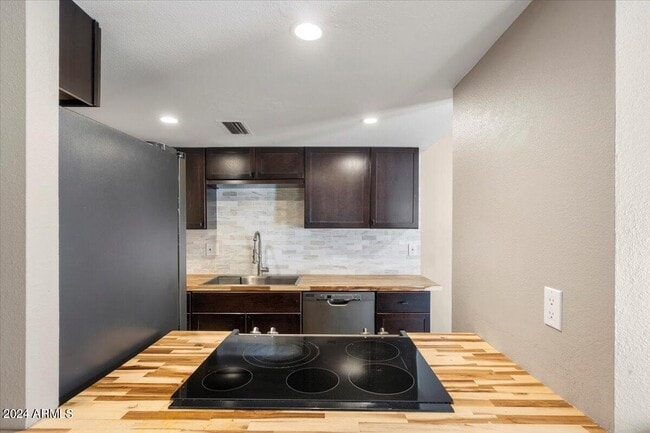 Building Photo - 7810 E Keim Dr