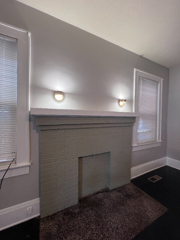 Building Photo - 405 Moore St