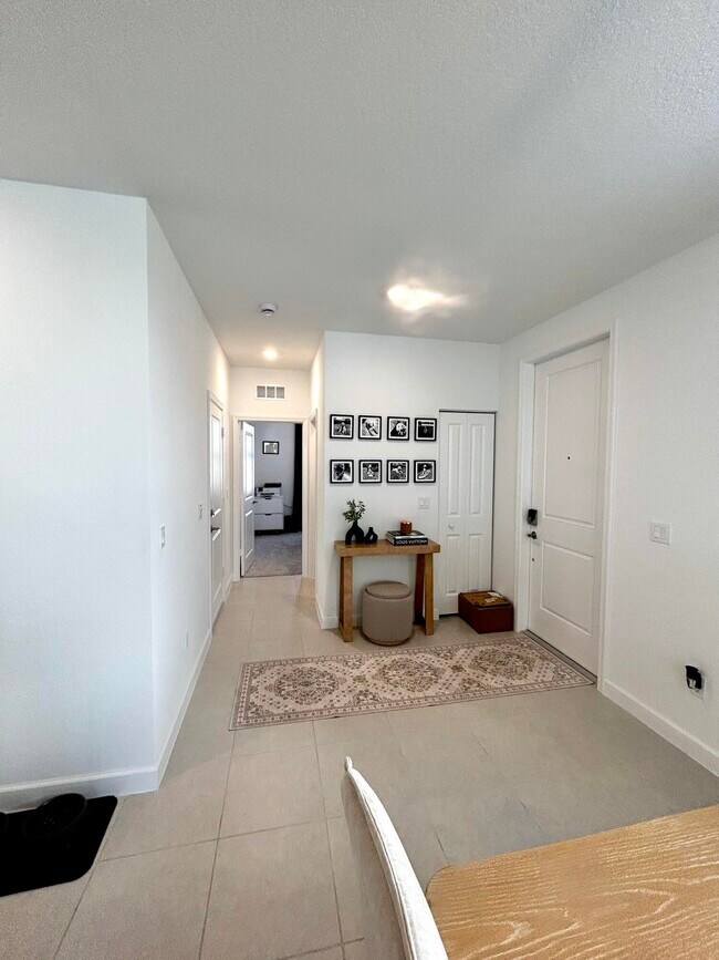 Building Photo - 317 SE Crossoak Ln