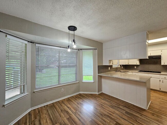 Building Photo - 2301 Zinnia Ct