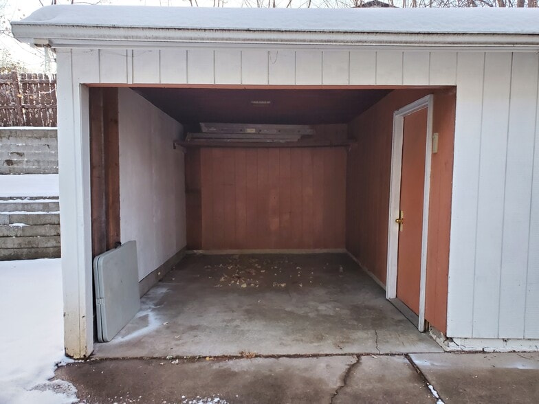 Building Photo - 4000 Cleveland St NE