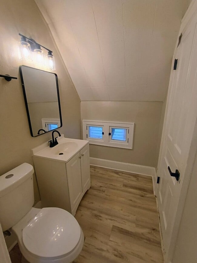 Building Photo - Charming 4-Bedroom Home in Harambee