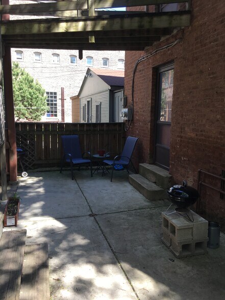 Building Photo - 2149 N Dayton St