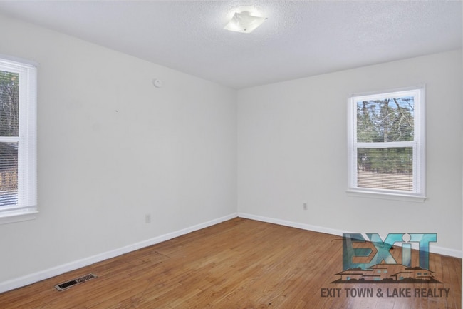 Building Photo - Cozy 3 Bed. 1 Bath Country Home