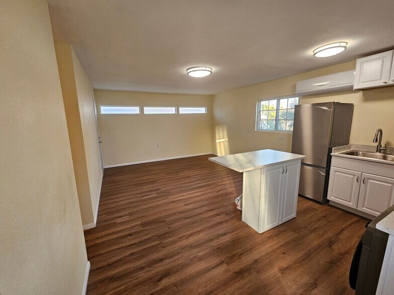 Building Photo - 837 Via Juanita