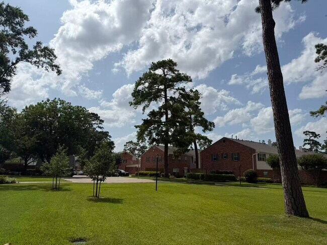 Building Photo - 12743 Huntingwick Dr