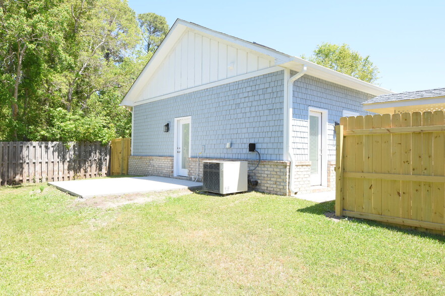Building Photo - 621 Hadley Ct