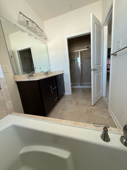 Building Photo - 19724 Vaughn Landing Dr