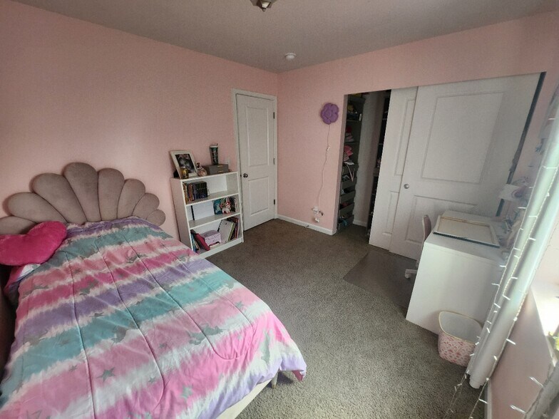 Building Photo - 4425 30th Dr SE