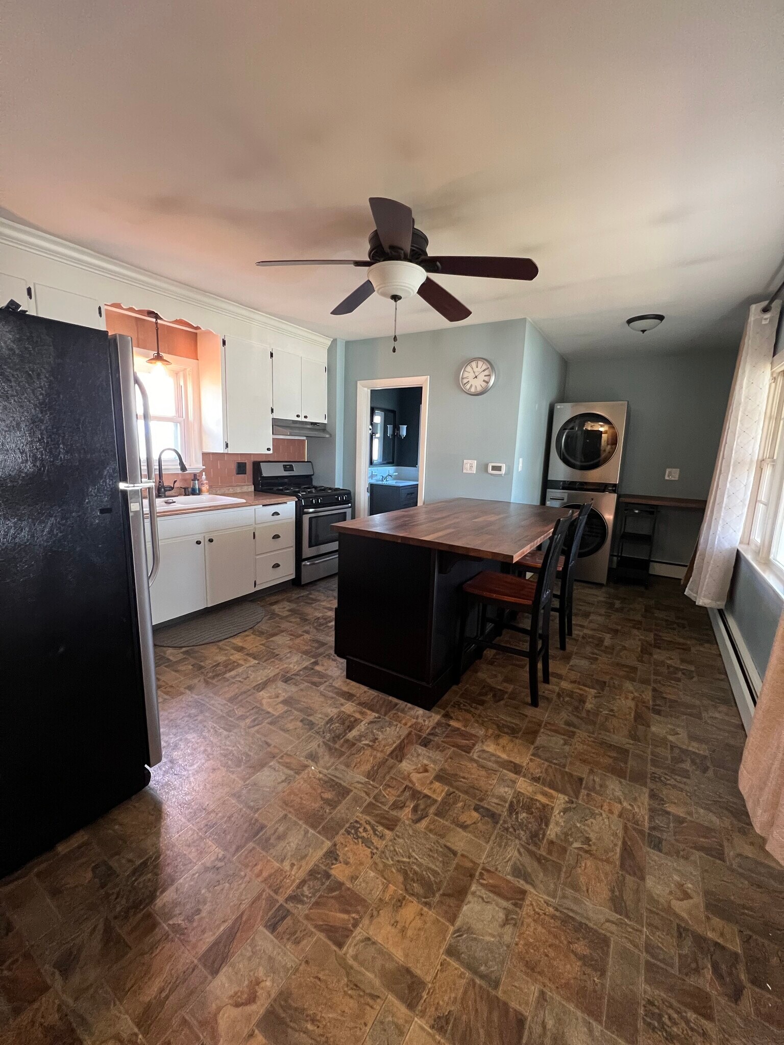 Building Photo - 24 Waterman St