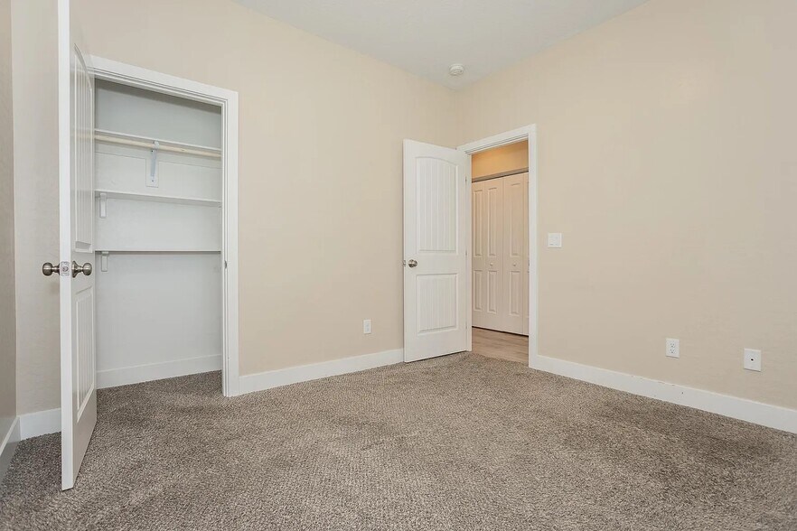 Building Photo - 1741 S Dandelion St