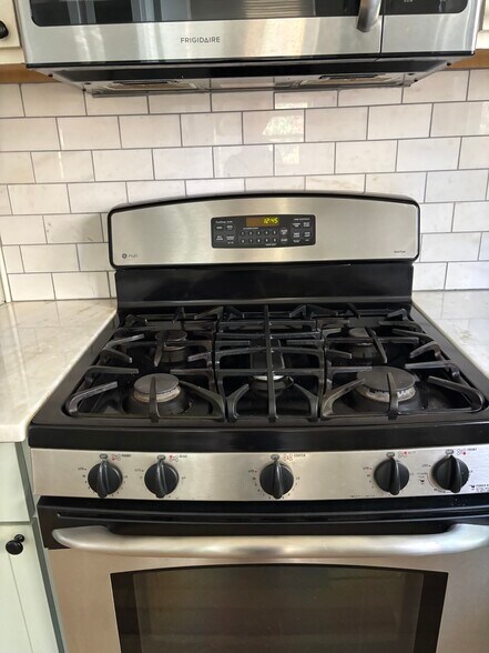 gas(propane) stove - 127 Shelburne Rd