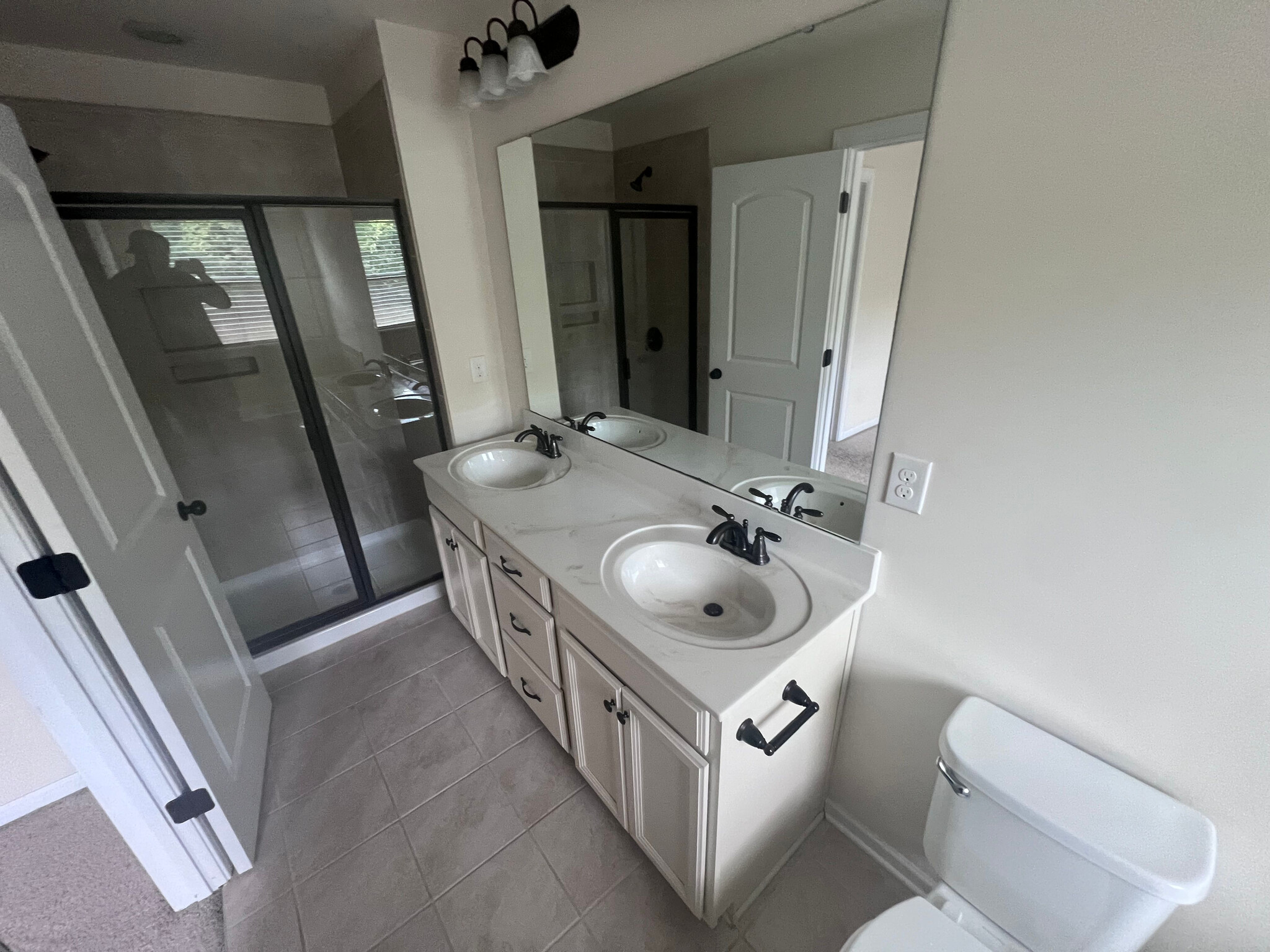 Building Photo - Room in Townhome on Glenburn Ln