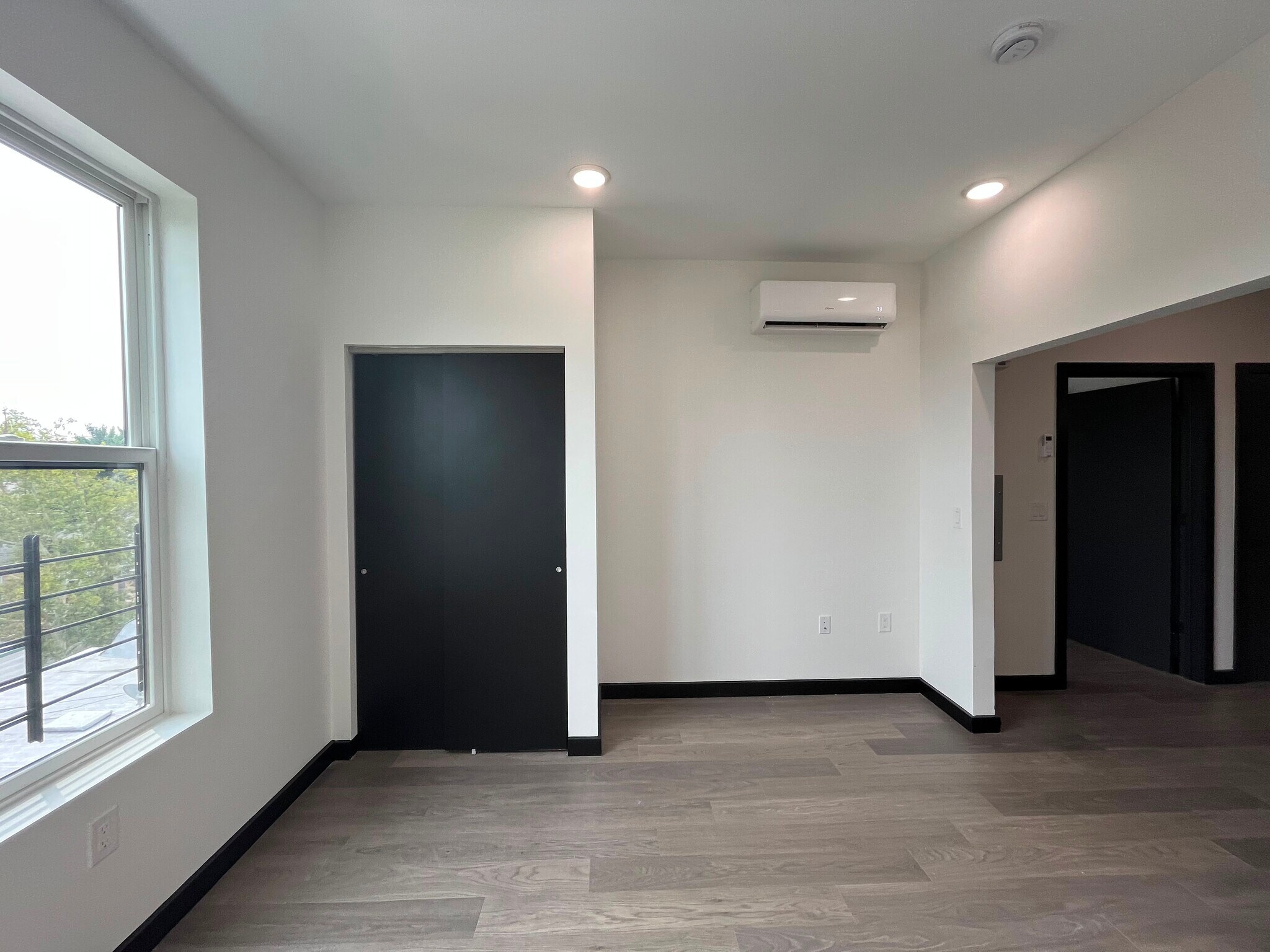 Building Photo - 135 Mallory Ave
