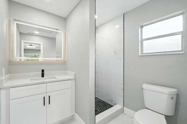 Building Photo - Beautiful 3 Bedroom House in Quiet Port Or...