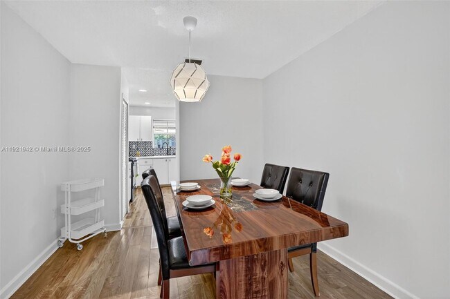 Building Photo - 14076 S Forest Oak Cir