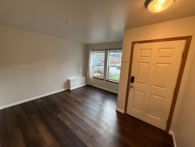 Building Photo - 4 bedroom townhome in Alicia Meadows with $500.00 off February rent if moved in by January end!