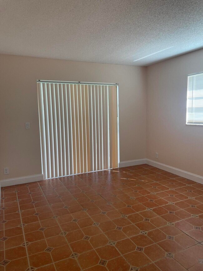 Building Photo - 402 Monaco Ct