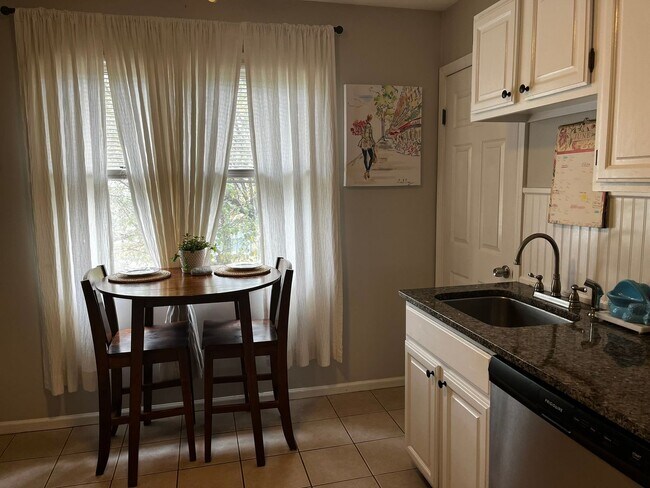 Building Photo - 1400 Hartford Tpke