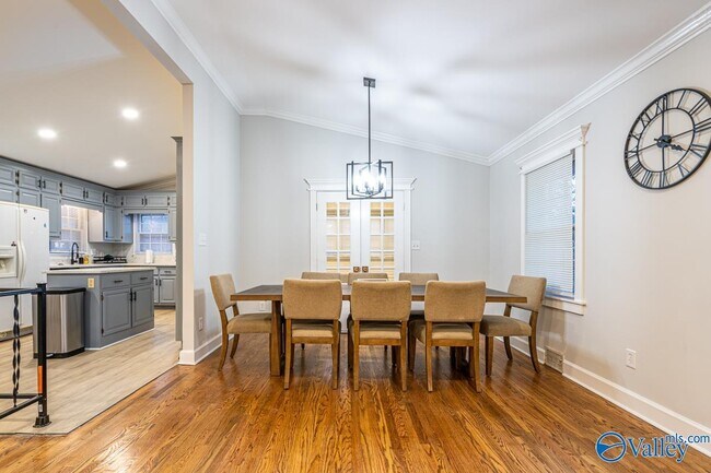 Building Photo - 702 Chambers Dr NE