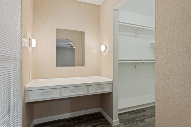 Building Photo - Spacious & Modernized Duplex Living in Southwest Fort Worth
