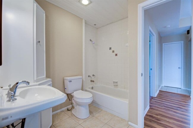 Building Photo - 2213 S Braeswood Blvd