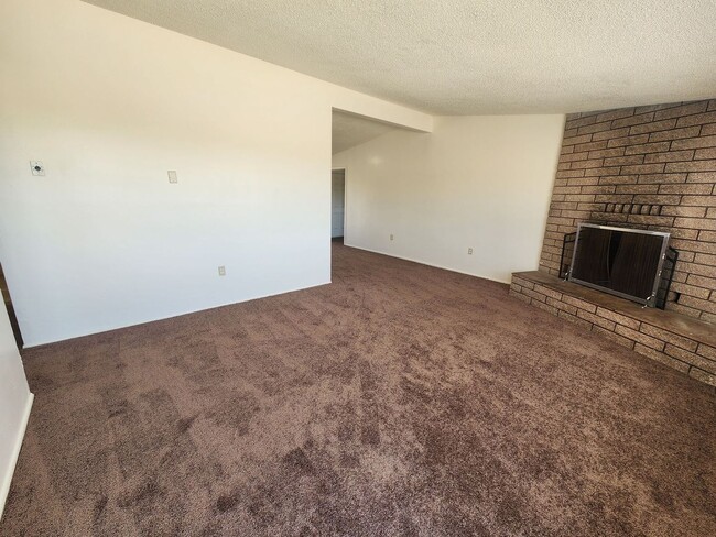 Building Photo - Newly Renovated Home in 29 Palms!