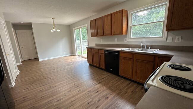 Building Photo - 7421 Spring Run Dr