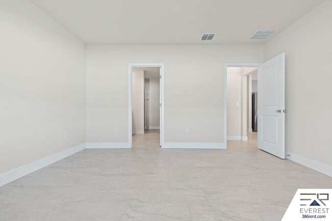 Building Photo - FULLY FENCED, LIKE NEW 3/2/2 IN DESIRABLE INDIAN TRAILS