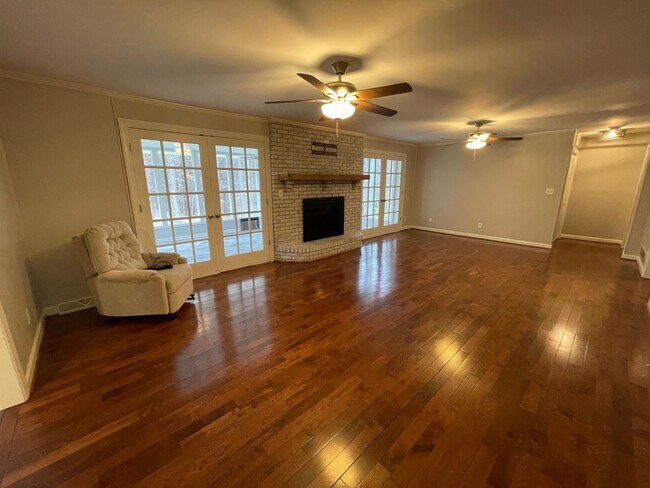 Building Photo - Executive Rental in Horseleg Creek- $3,295