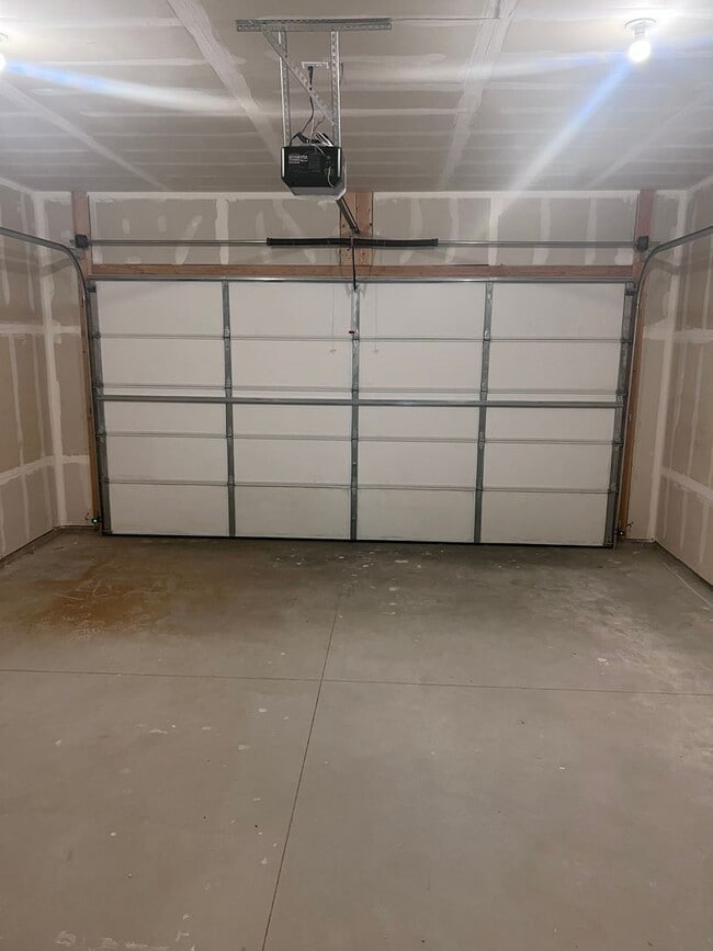 Building Photo - 3 BR townhouse in Victor, ID W/ Garage