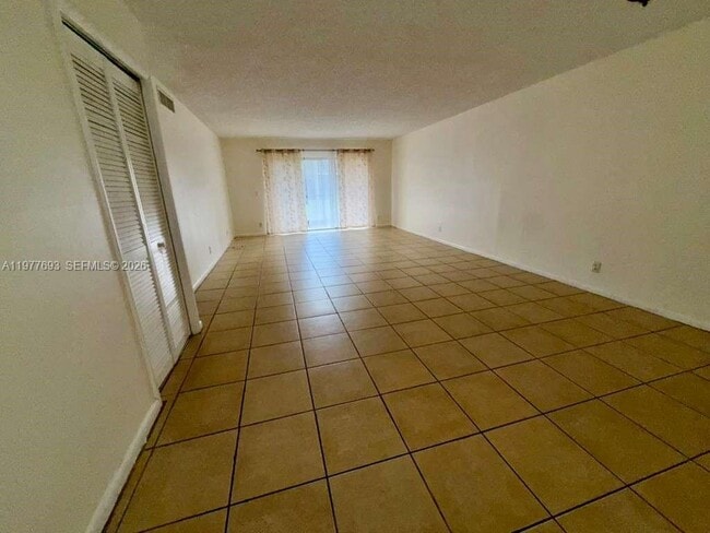 Building Photo - 16481 Blatt Blvd