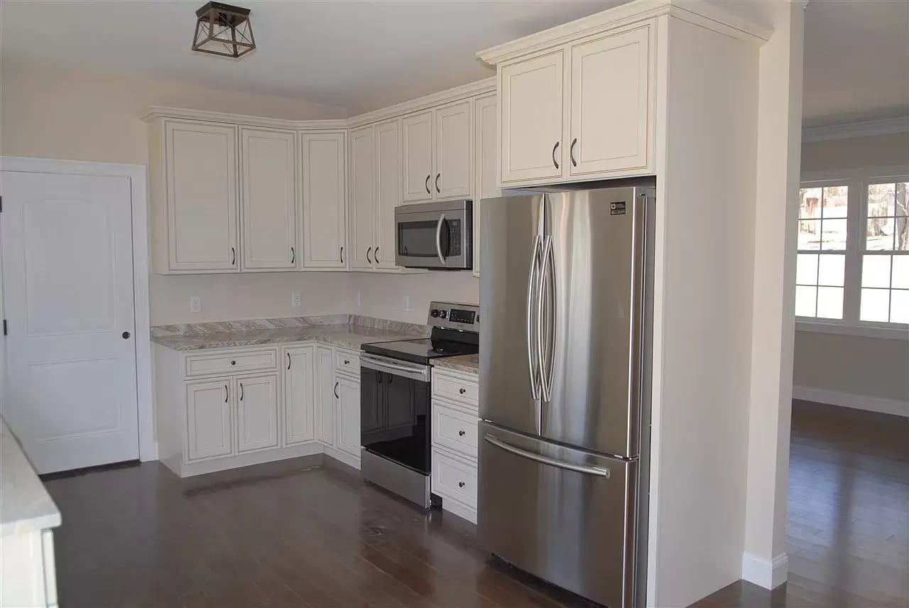 Kitchen Appliances - 61 Webster St