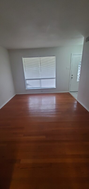 Building Photo - 513 Bedford Dr