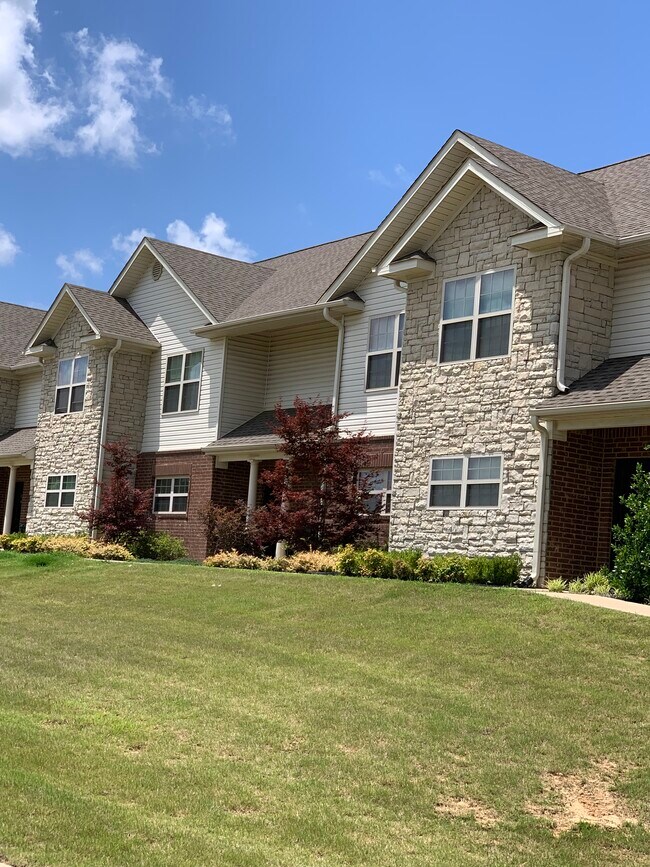 Building Photo - 954 E Craighead Forest Rd