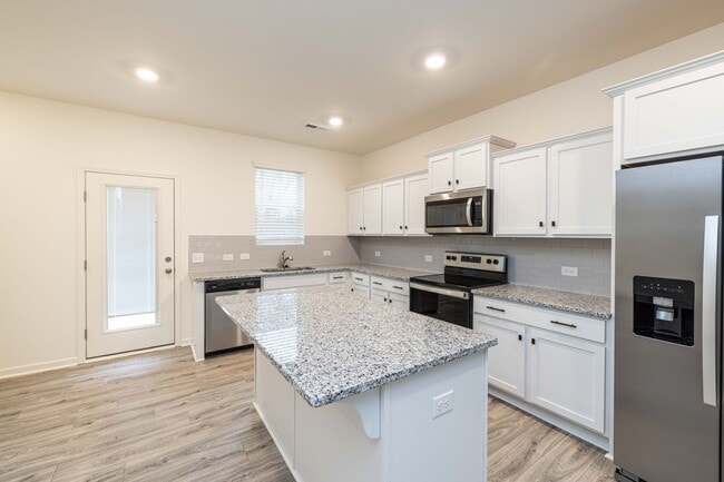 Building Photo - Charming 3-Bedroom End Unit Townhome Near Jack Alexander Blvd - APRIL MOVE IN SPECIAL