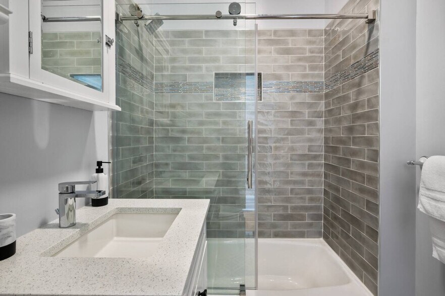 Building Photo - 215 W 138th St